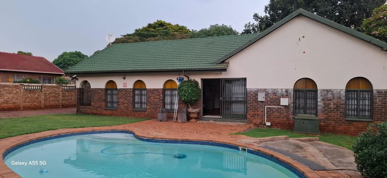 4 Bedroom House for sale in Theresapark