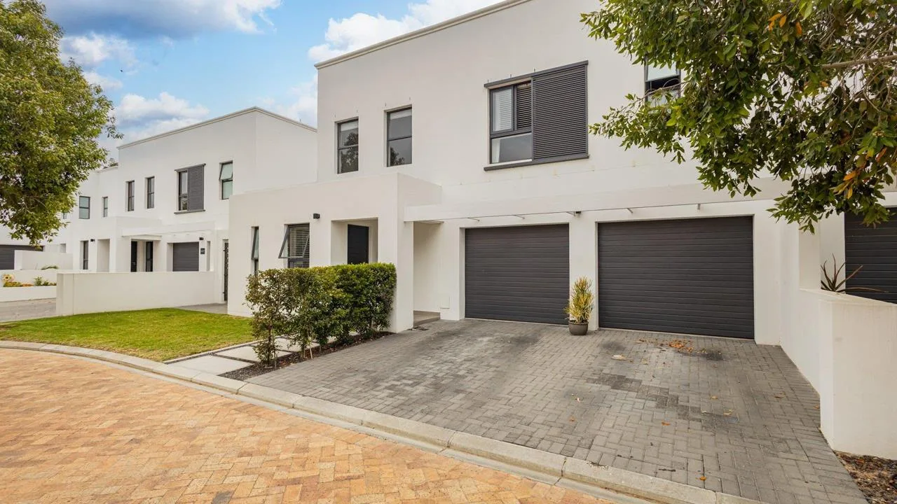 3 Bedroom House for sale in Croydon Gardens Estate