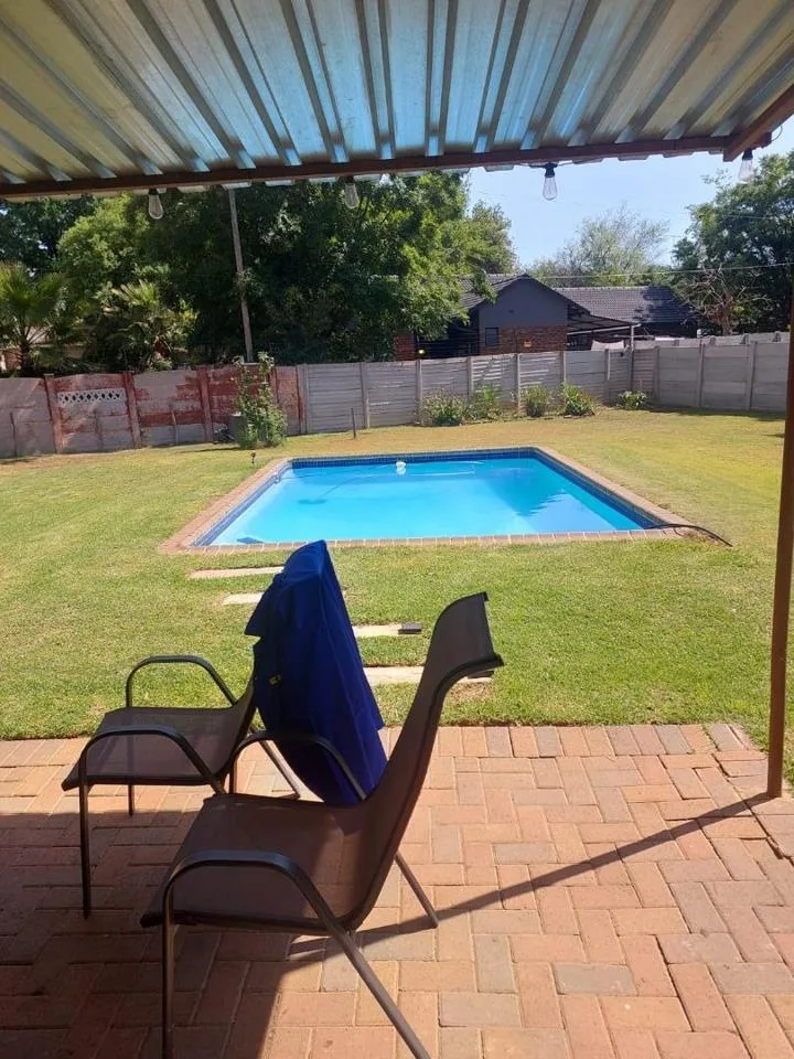 4 Bedroom House for sale in Lourenspark