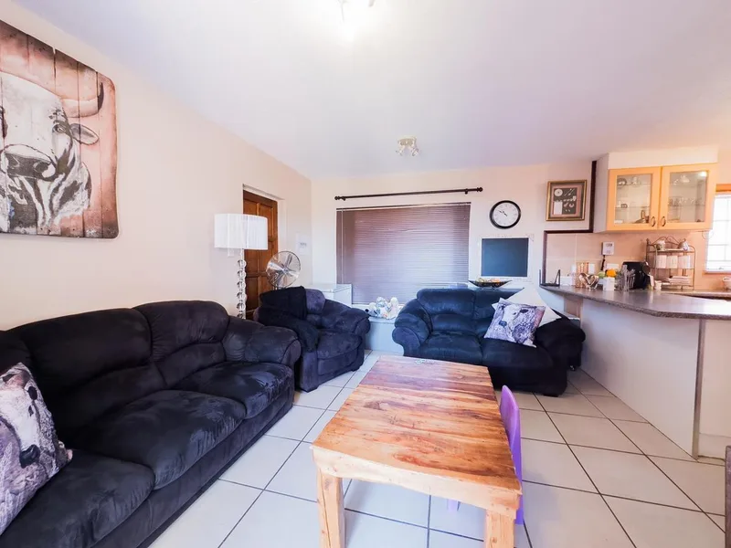 2 Bedroom Townhouse in Mooikloof Ridge