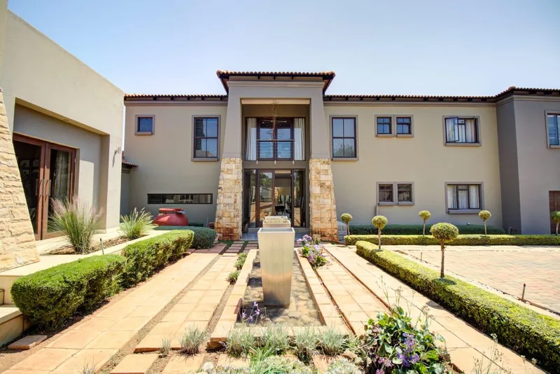 6 Bedroom House in Mooikloof Equestrian Estate