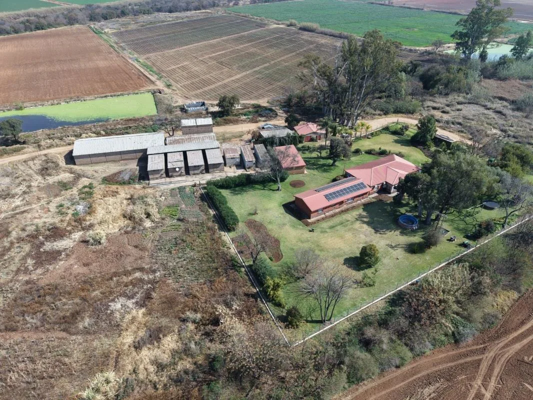 21.8 ha Farm in Brits