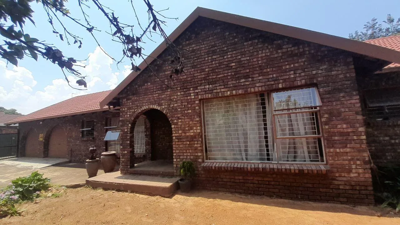 3 Bedroom House for sale in Bergsig
