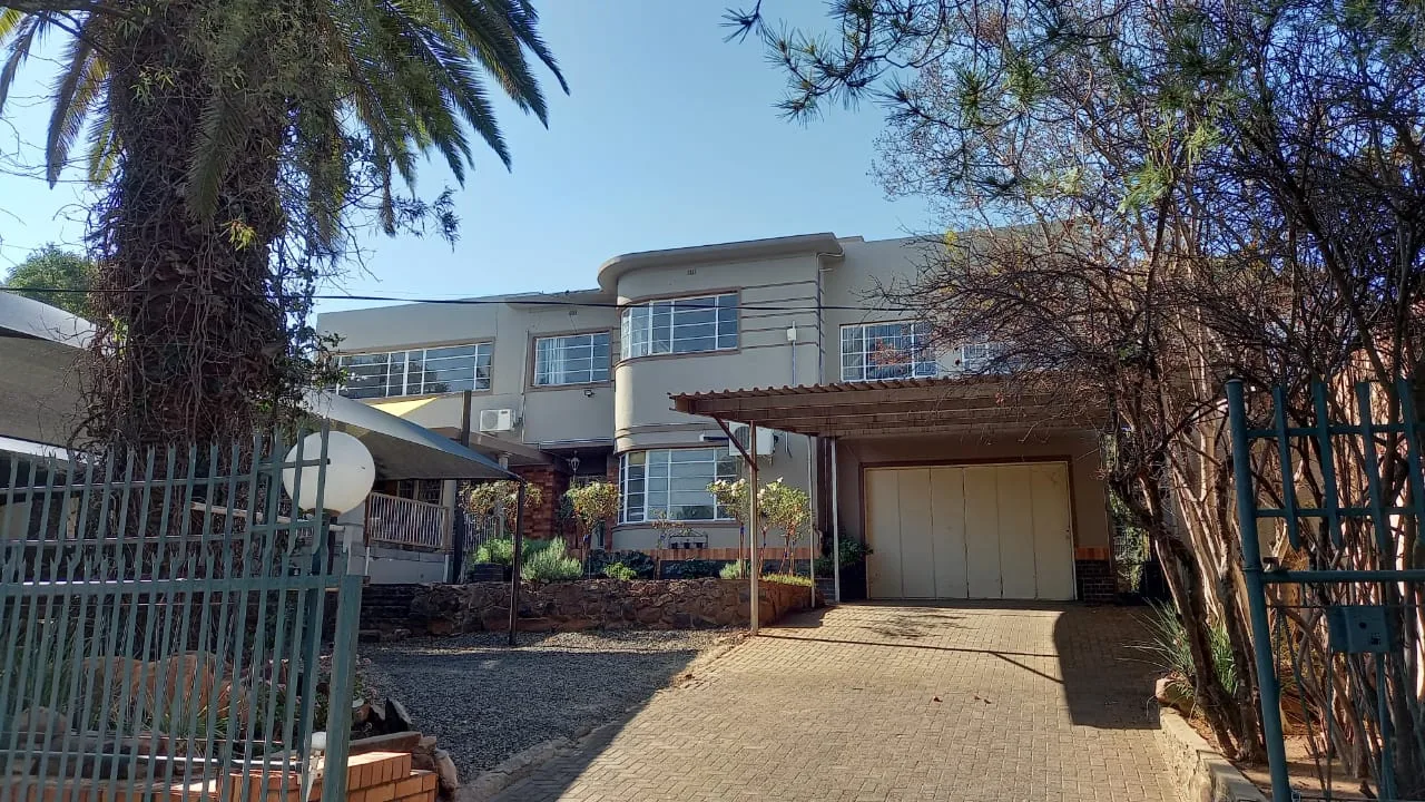 5 Bedroom House for sale in Westdene