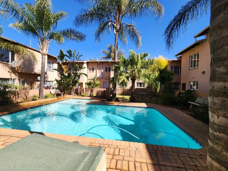 1 Bedroom Townhouse in Verwoerdpark