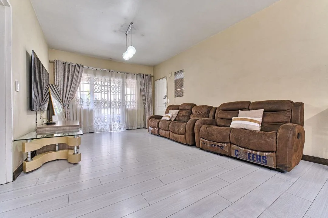 2 Bedroom Apartment / flat for sale in Riviera