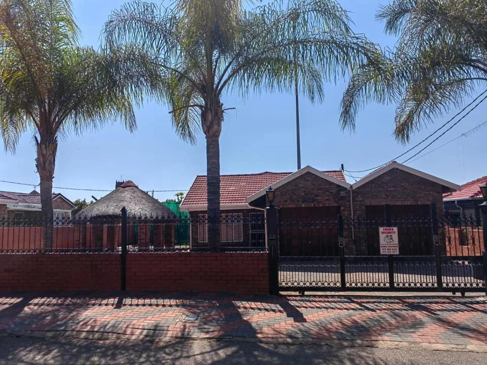 4 Bedroom House for sale in Lethlabile
