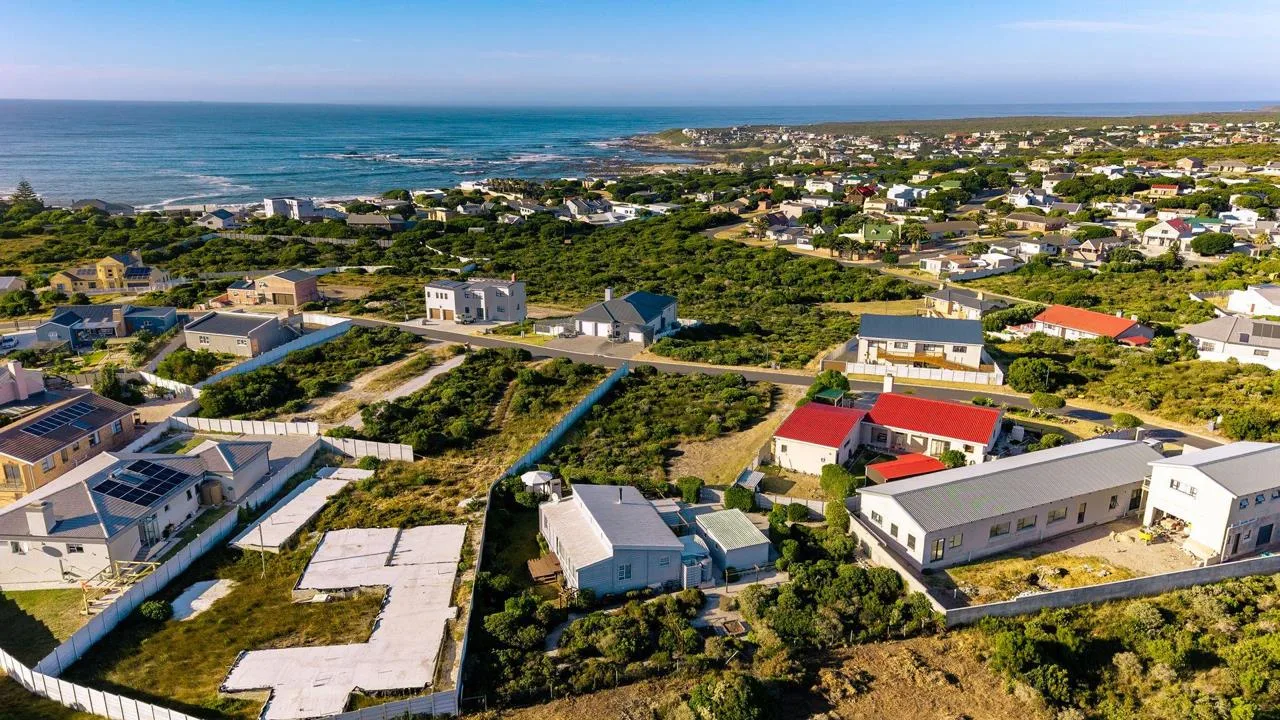 2 Bedroom House for sale in Kleinbaai