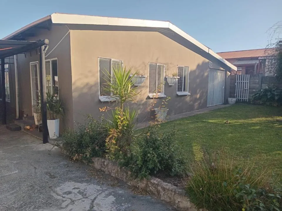 4 Bedroom House for sale in New Bethal East