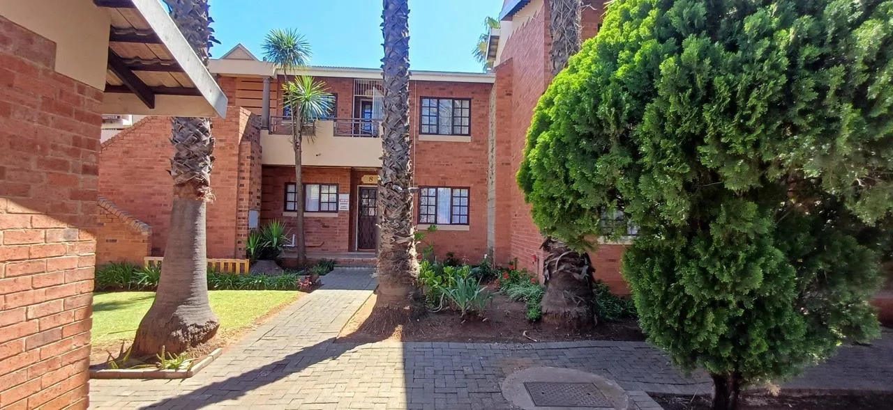 3 Bedroom Townhouse for sale in Langenhovenpark