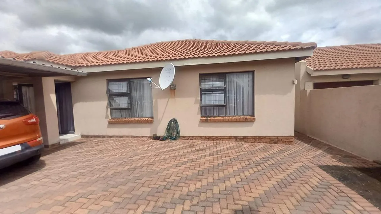 2 Bedroom Townhouse for sale in Secunda