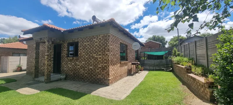 2 Bedroom House for sale in Ermelo