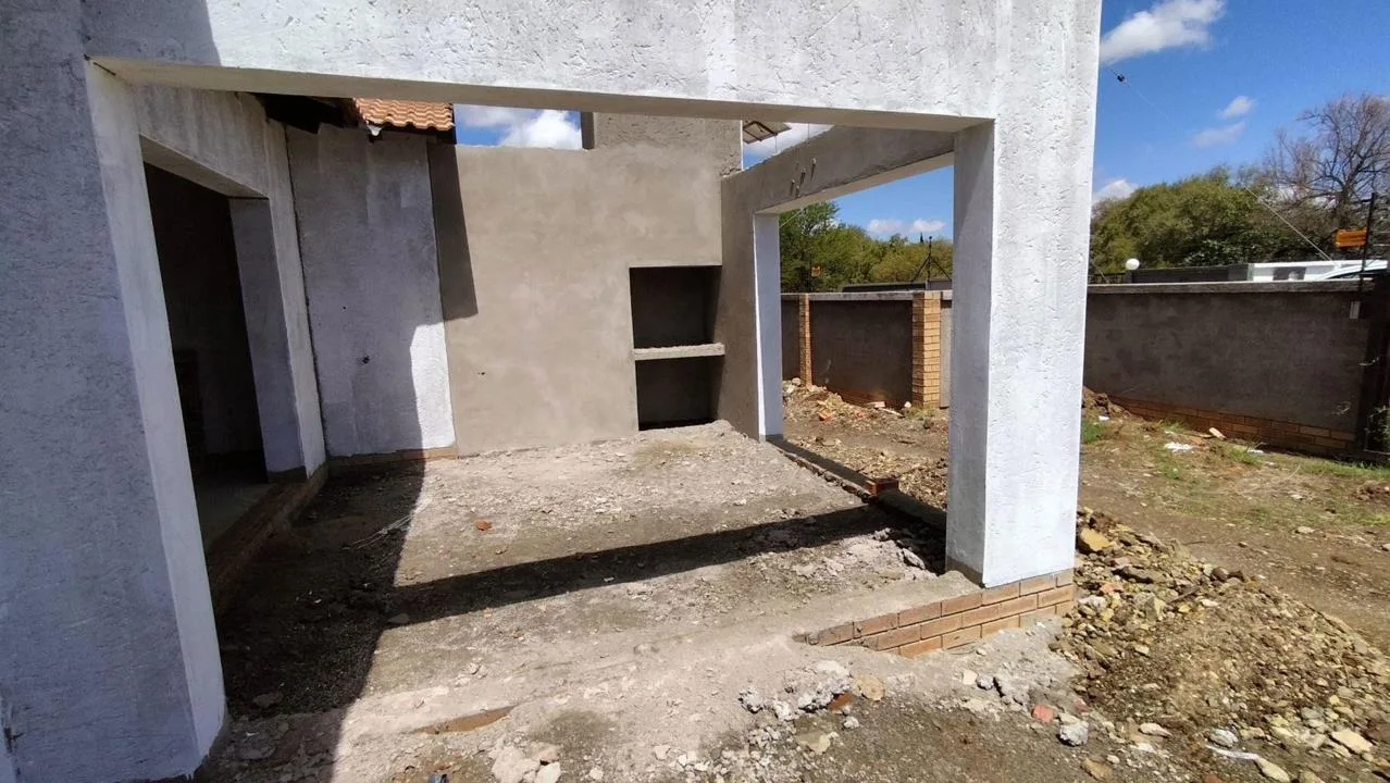 2 Bedroom Townhouse for sale in Bloemfontein Central