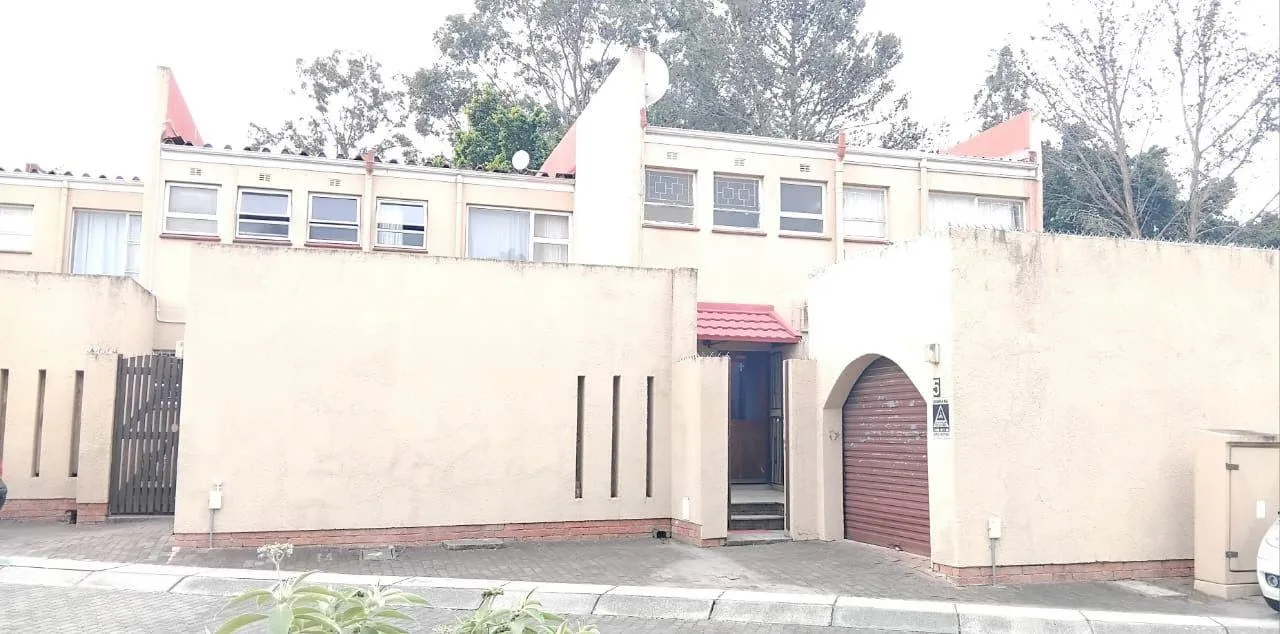 3 Bedroom Townhouse for sale in Echovale