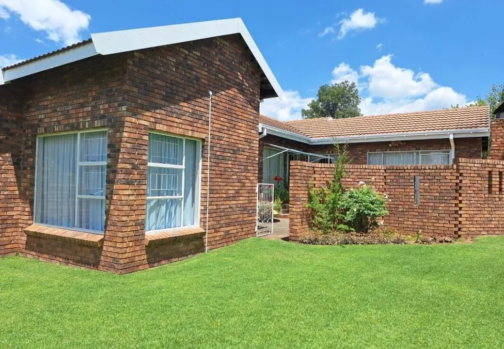 4 Bedroom House for sale in Bergsig