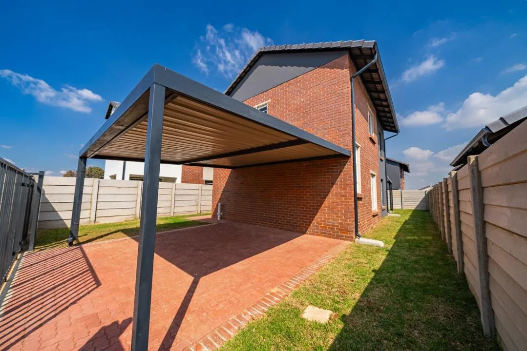 3 Bedroom House for sale in Crystal Park