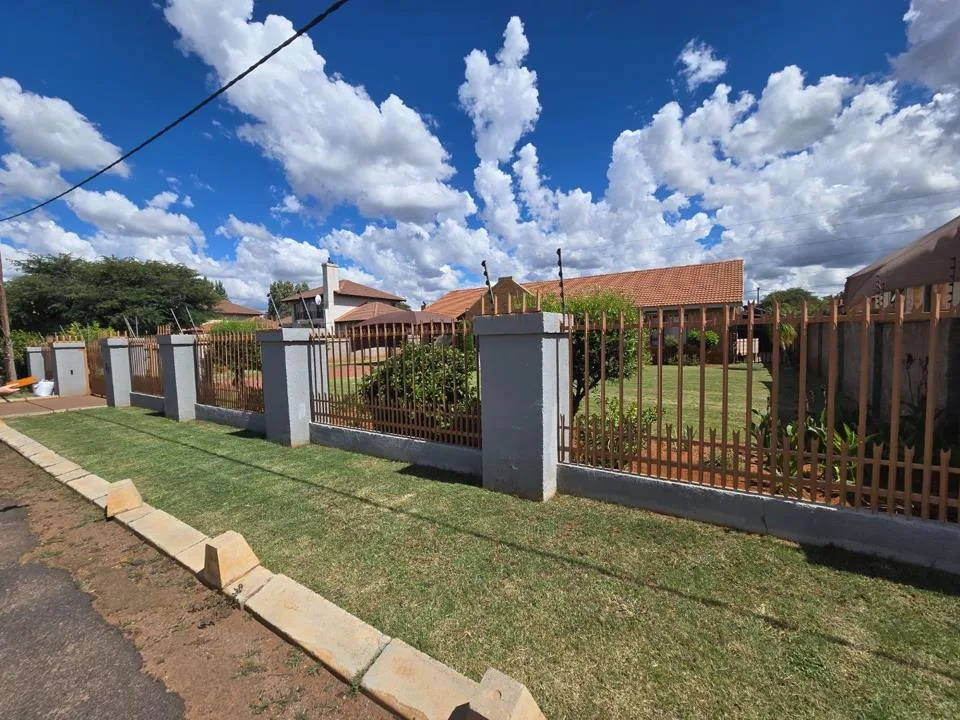 3 Bedroom House for sale in Kuruman