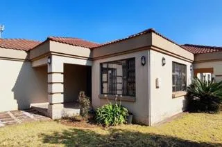 4 Bedroom House for sale in Dawn Park