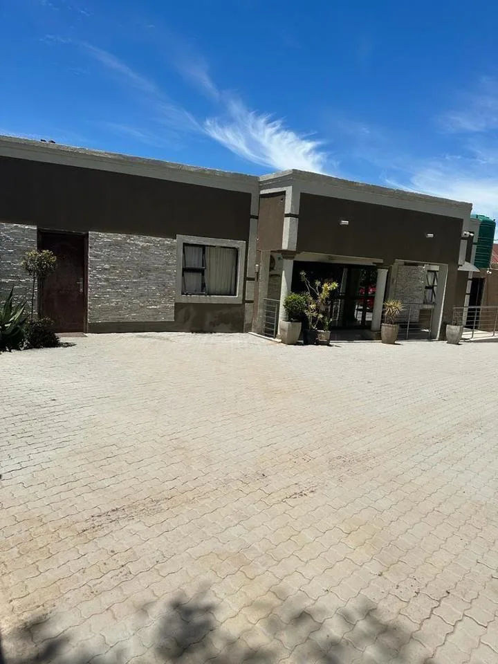 10 Bedroom House for sale in Mataffin