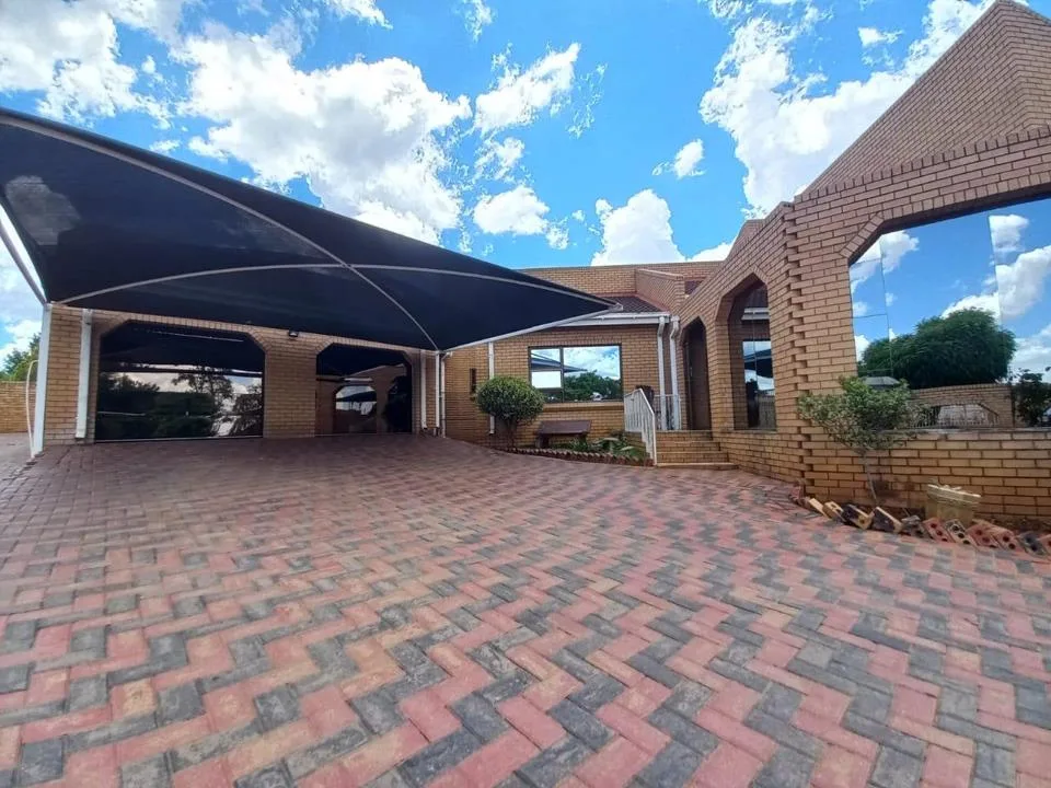 4 Bedroom House for sale in Ficksburg