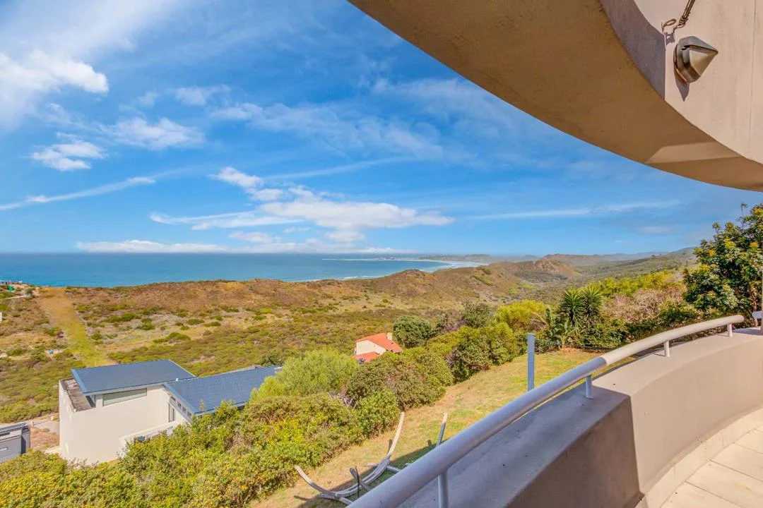 6 Bedroom House for sale in Brenton On Sea