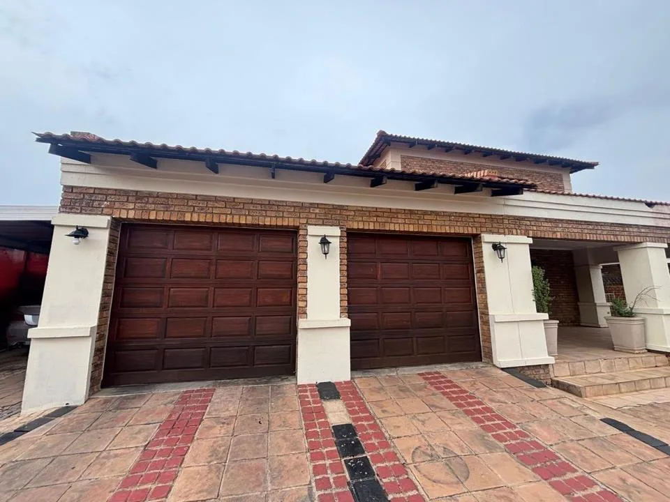 4 Bedroom House for sale in Hillcrest