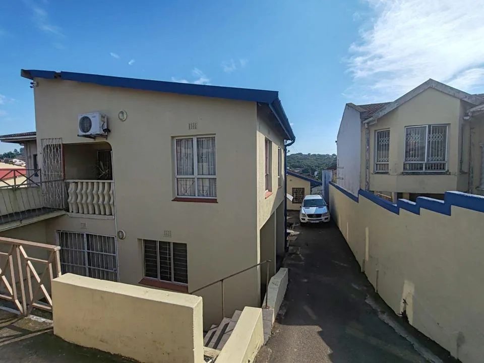 6 Bedroom House for sale in Crossmoor