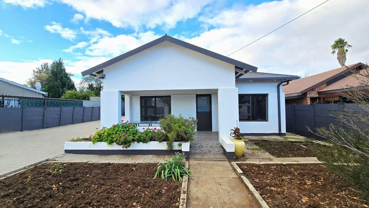 5 Bedroom House for sale in Westdene