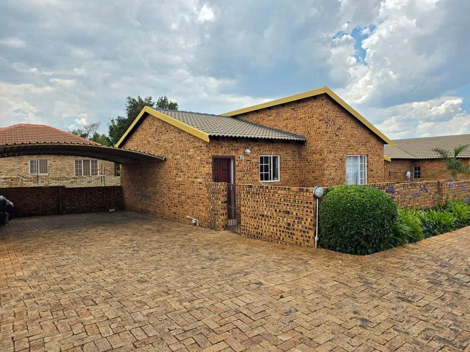 3 Bedroom Townhouse for sale in Erand Gardens