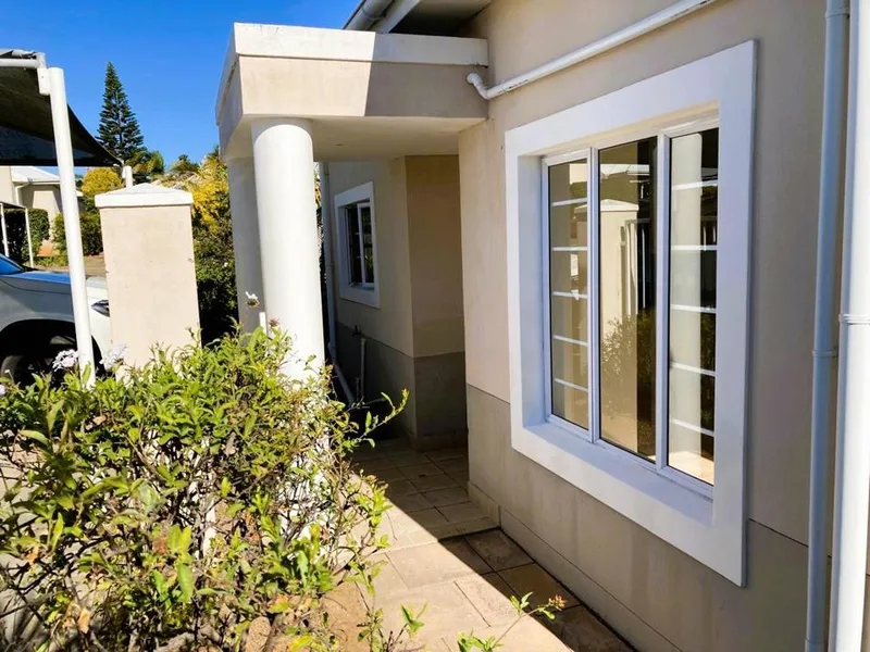 3 Bedroom Townhouse for sale in Beacon Bay