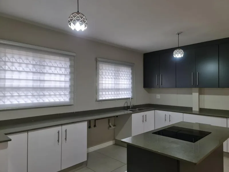 3 Bedroom Apartment / flat for sale in Essenwood