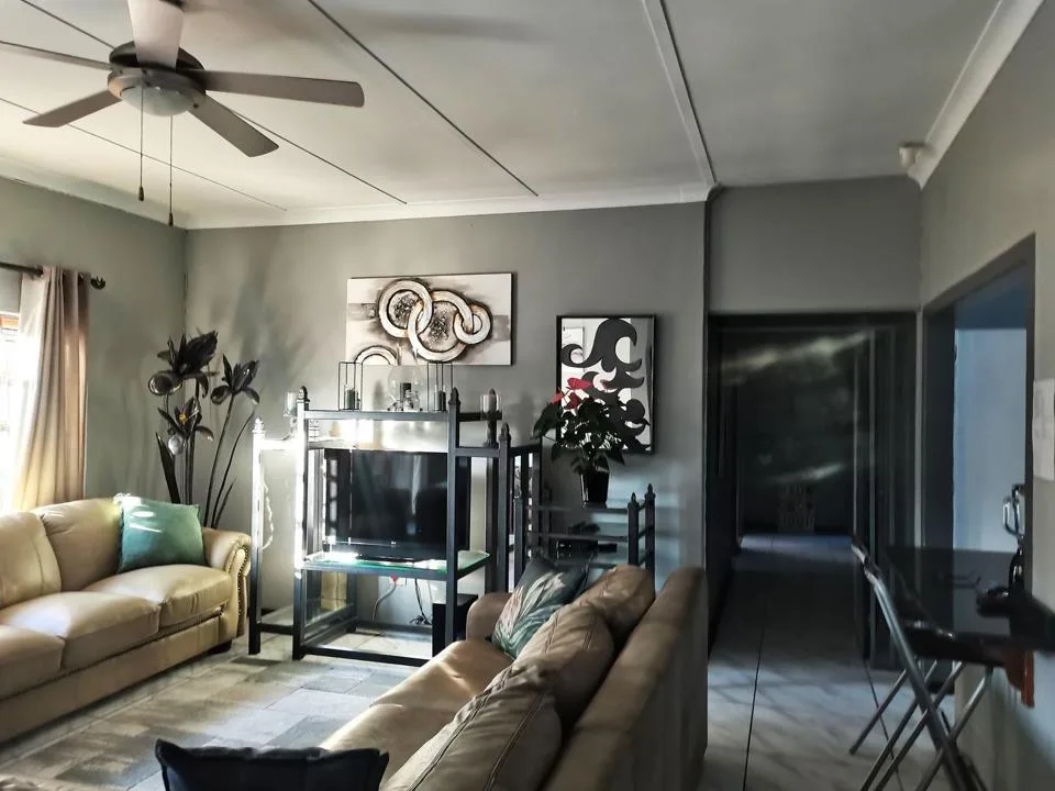 9 Bedroom House for sale in Parys