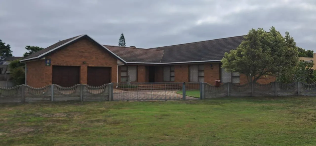 3 Bedroom House for sale in Sandbaai