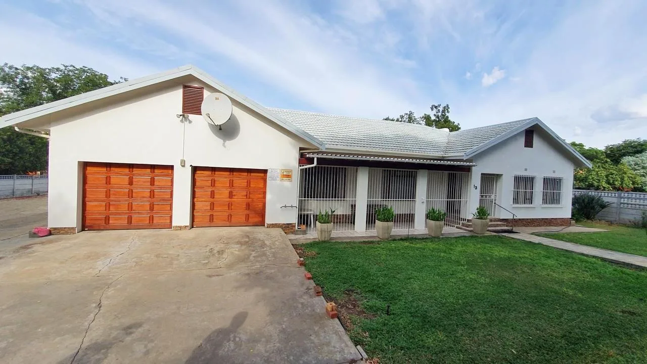 5 Bedroom House for sale in Robertson