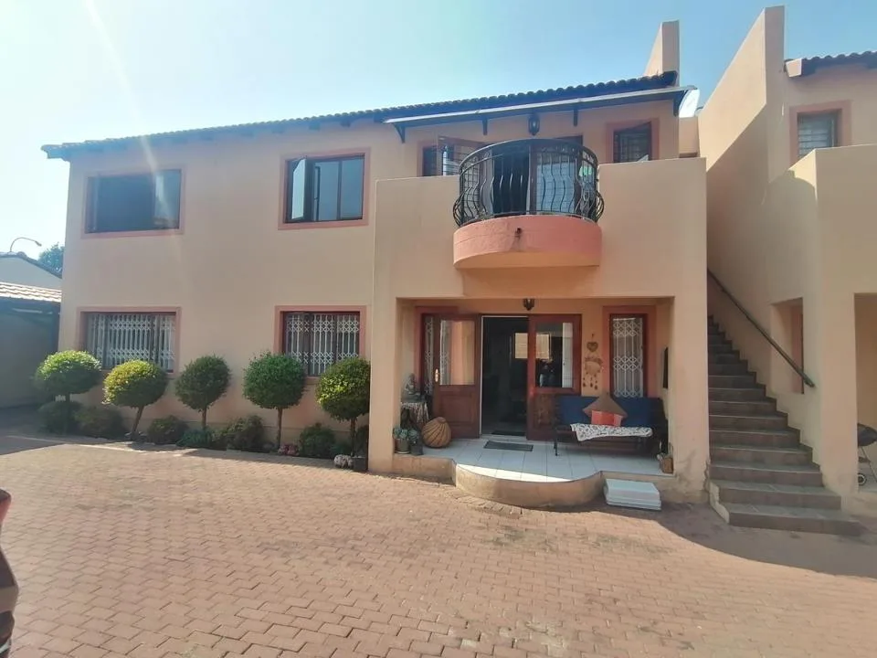 2 Bedroom Townhouse for sale in Oakdene
