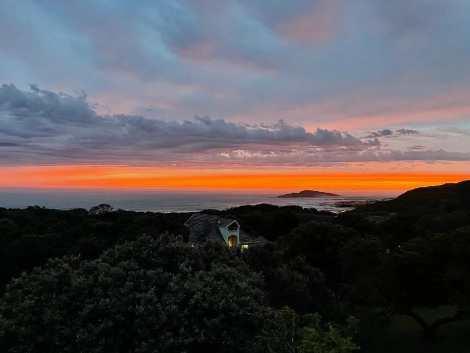 6 Bedroom House for sale in Cove Rock