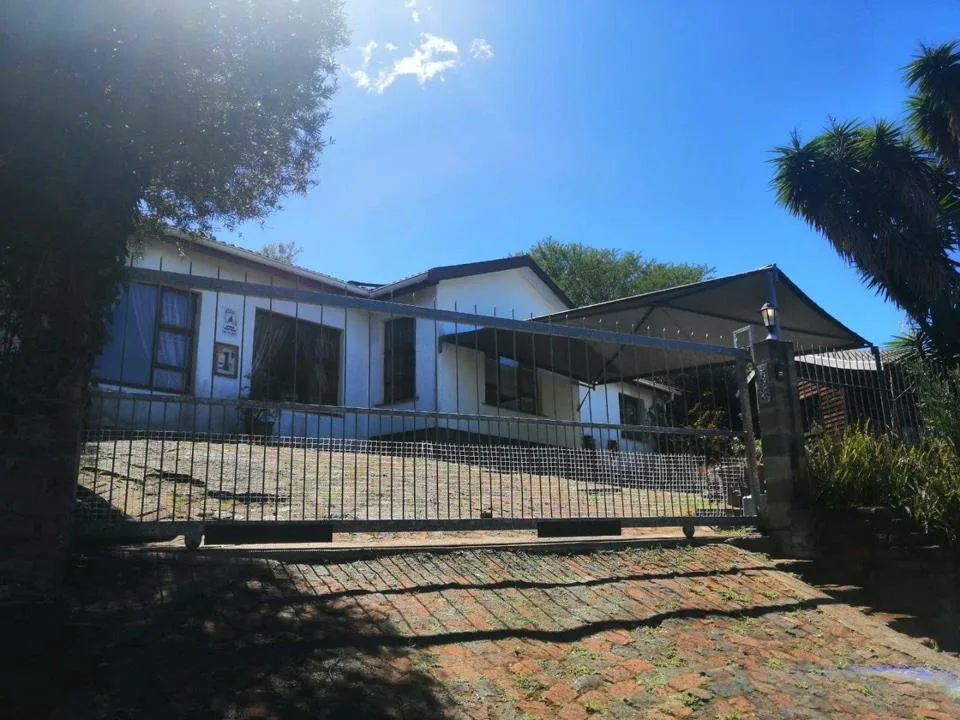 3 Bedroom House for sale in Beacon Bay