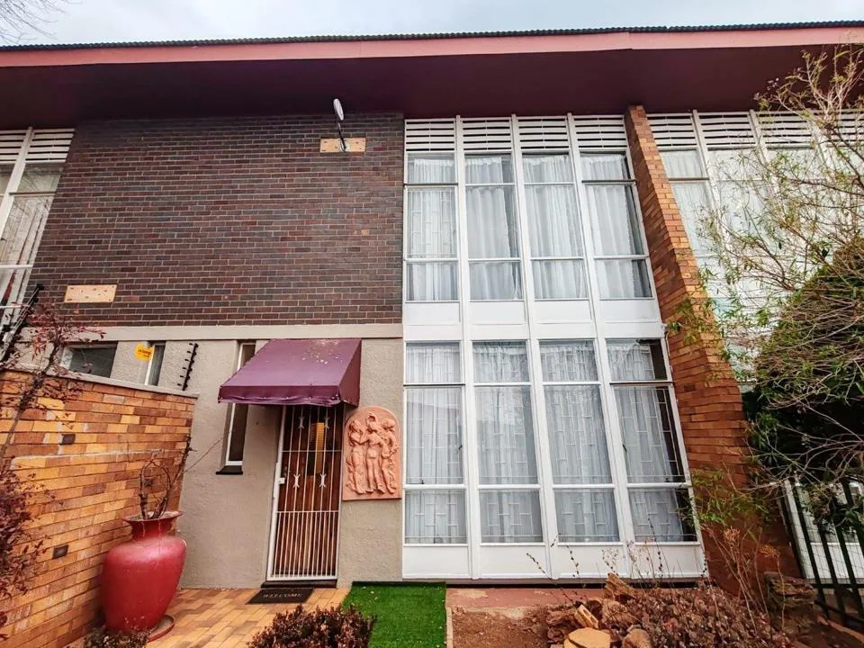 2 Bedroom Townhouse for sale in Potchefstroom Central