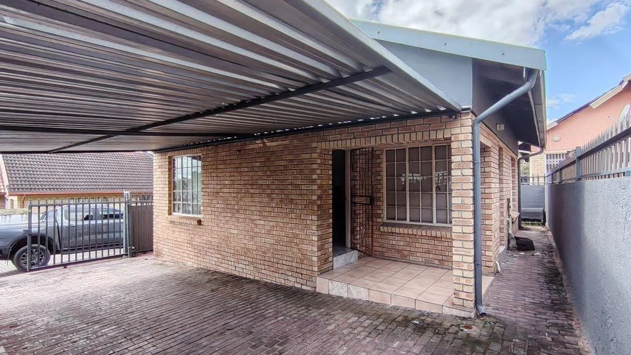 2 Bedroom Townhouse to rent in West Acres