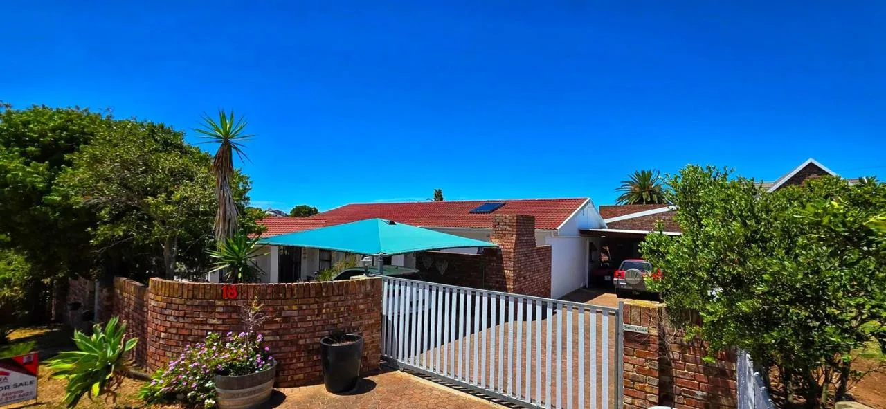 4 Bedroom House for sale in Dana Bay