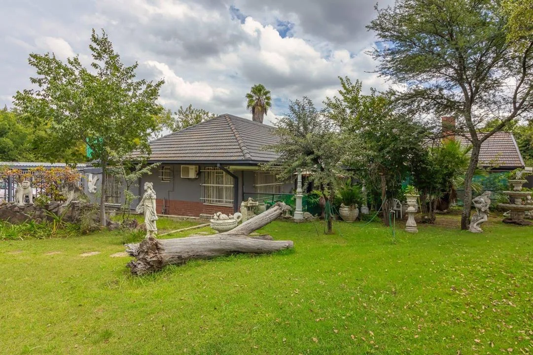 4 Bedroom House for sale in Suidrand