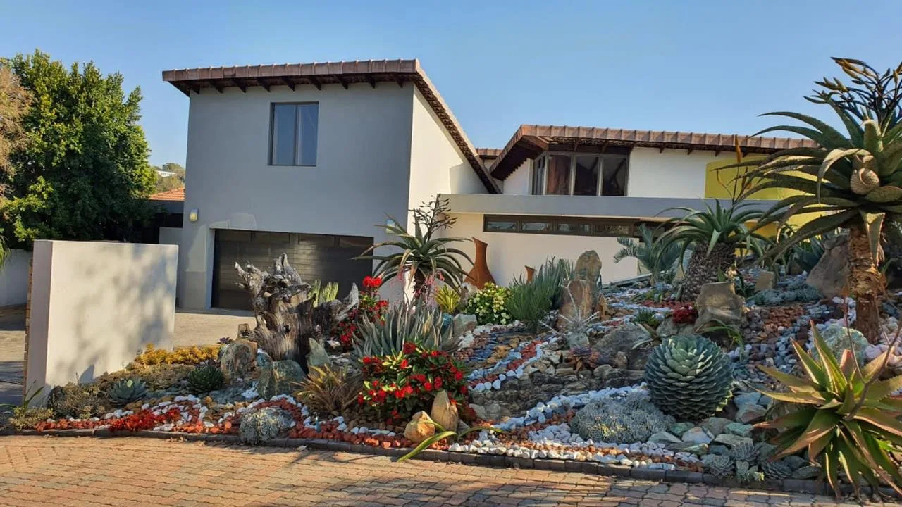 4 Bedroom House for sale in Sonheuwel