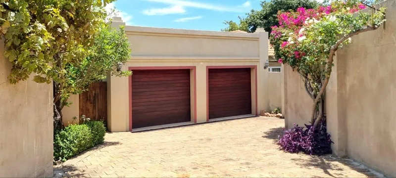 6 Bedroom House for sale in Kosmos Ridge