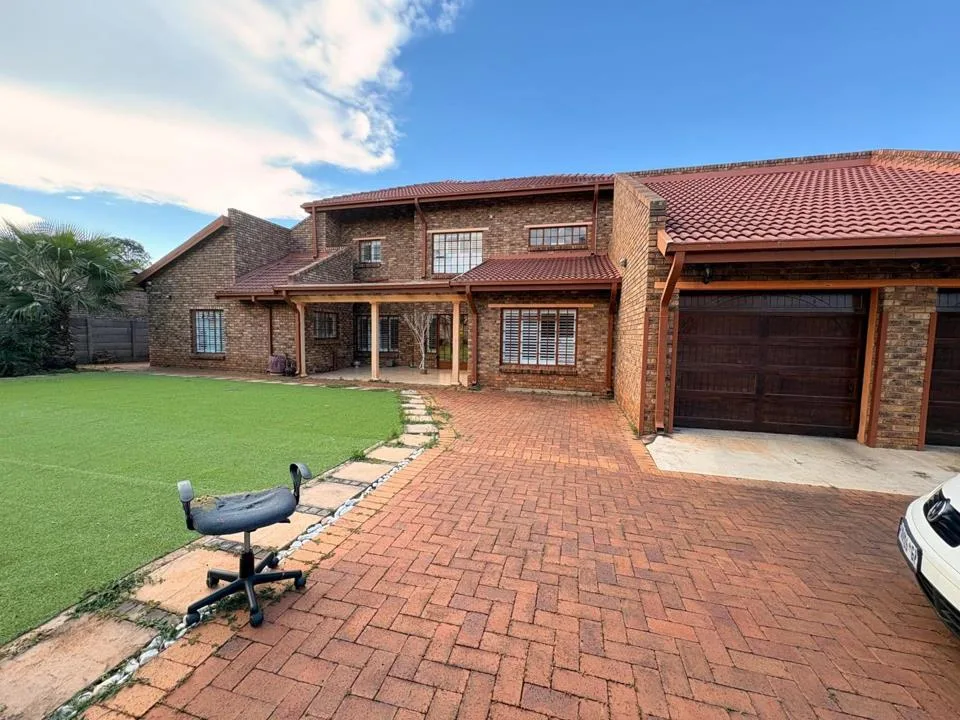 5 Bedroom House for sale in The Orchards