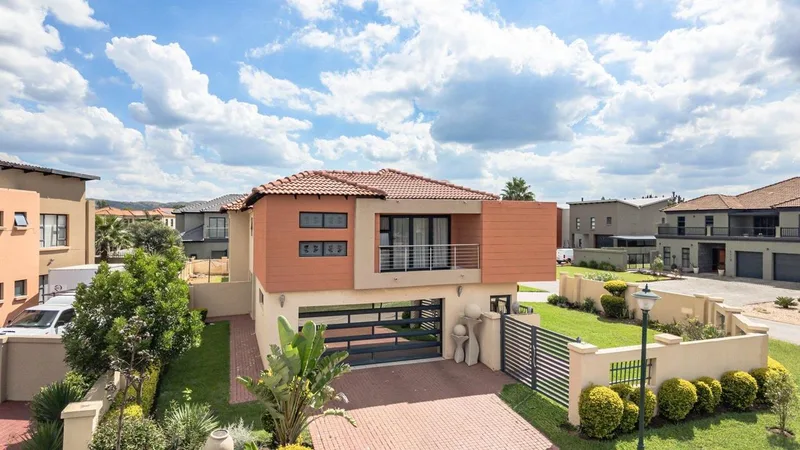4 Bedroom House for sale in Theresapark