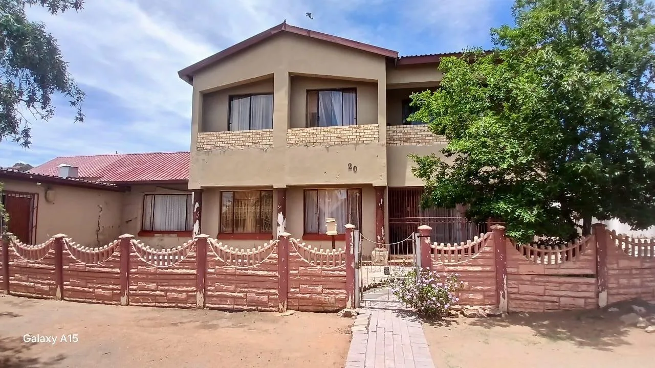 5 Bedroom House for sale in De Beers