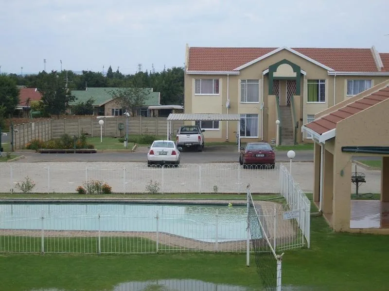3 Bedroom Apartment / flat for sale in Kannoniers Park