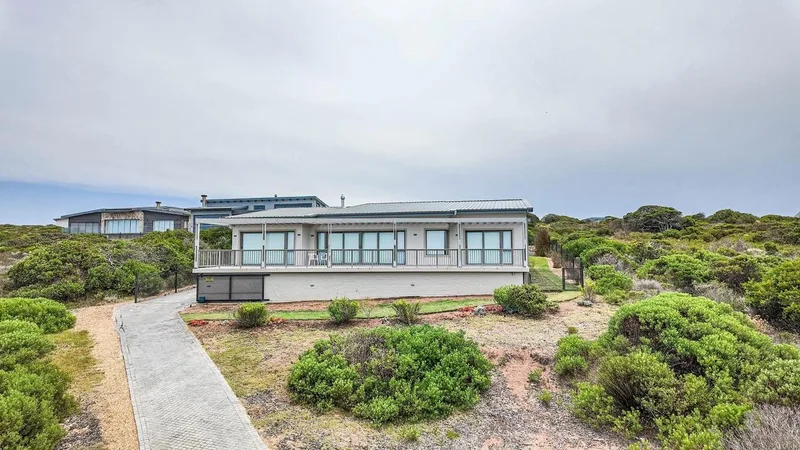 3 Bedroom House for sale in Stilbaai Wes