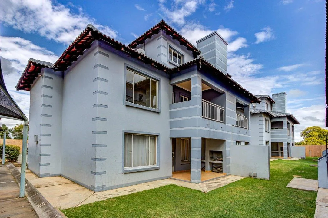 2 Bedroom Townhouse for sale in Crystal Park