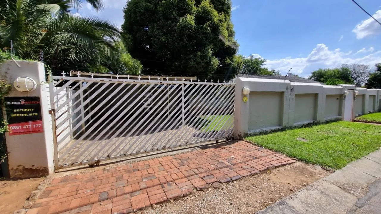 3 Bedroom House to rent in Kensington B